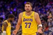 NBA球队市值TOP10：勇士113.3亿居首 湖人100亿列次席